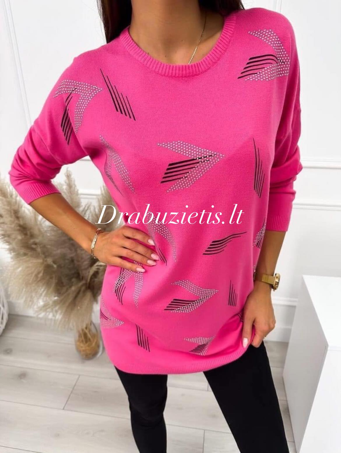 Ryškiai rožinis megztinis