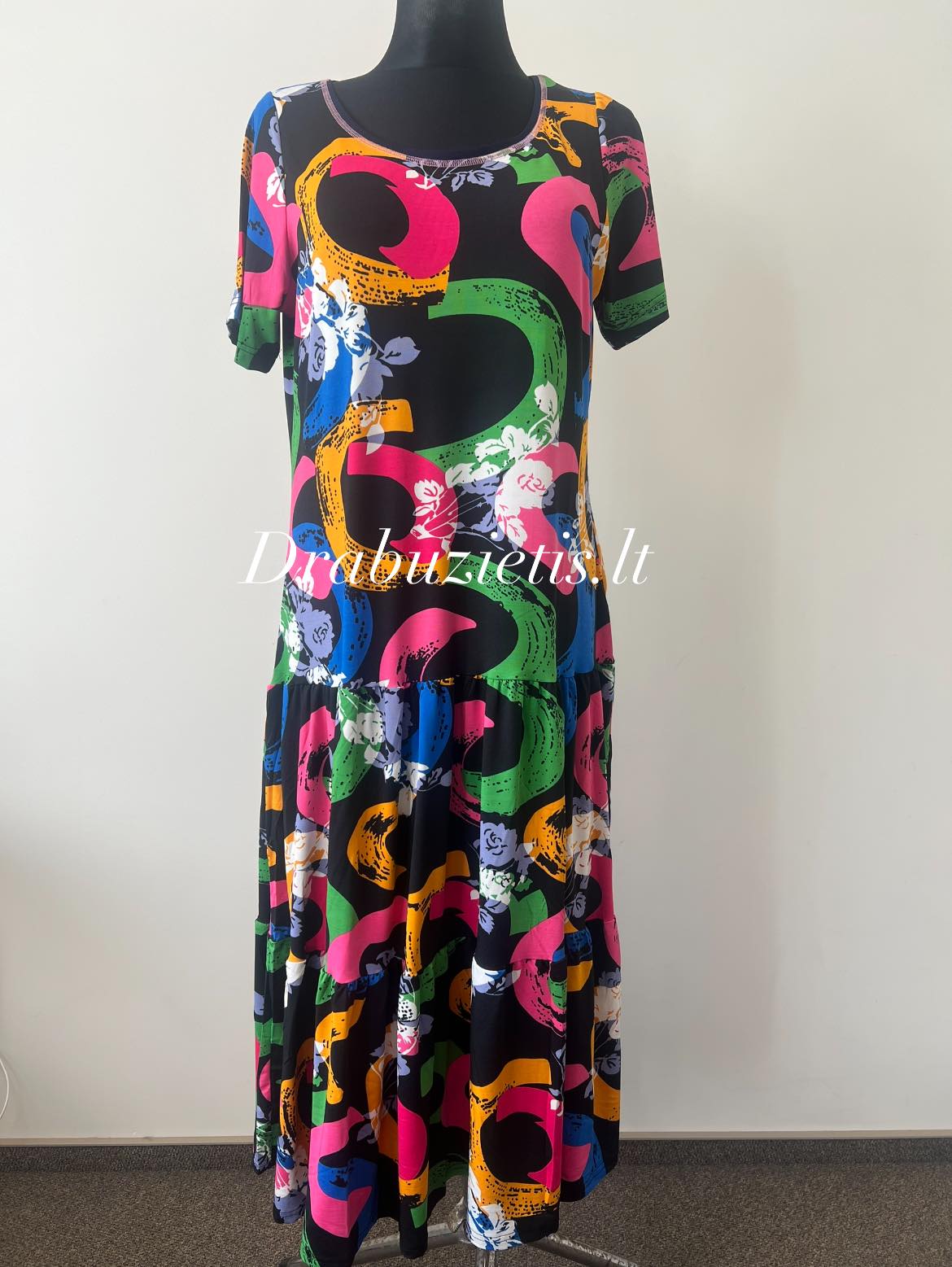 Juodai marga suknelė 4XL