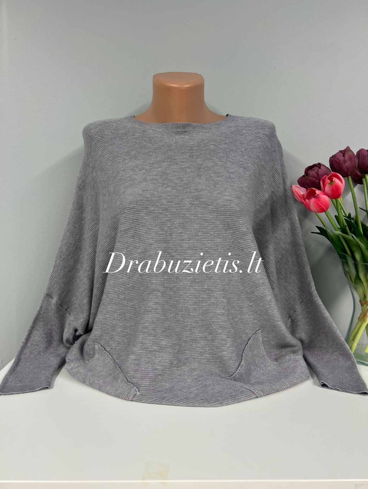 Pilkas megztinis krūtinei iki 150cm