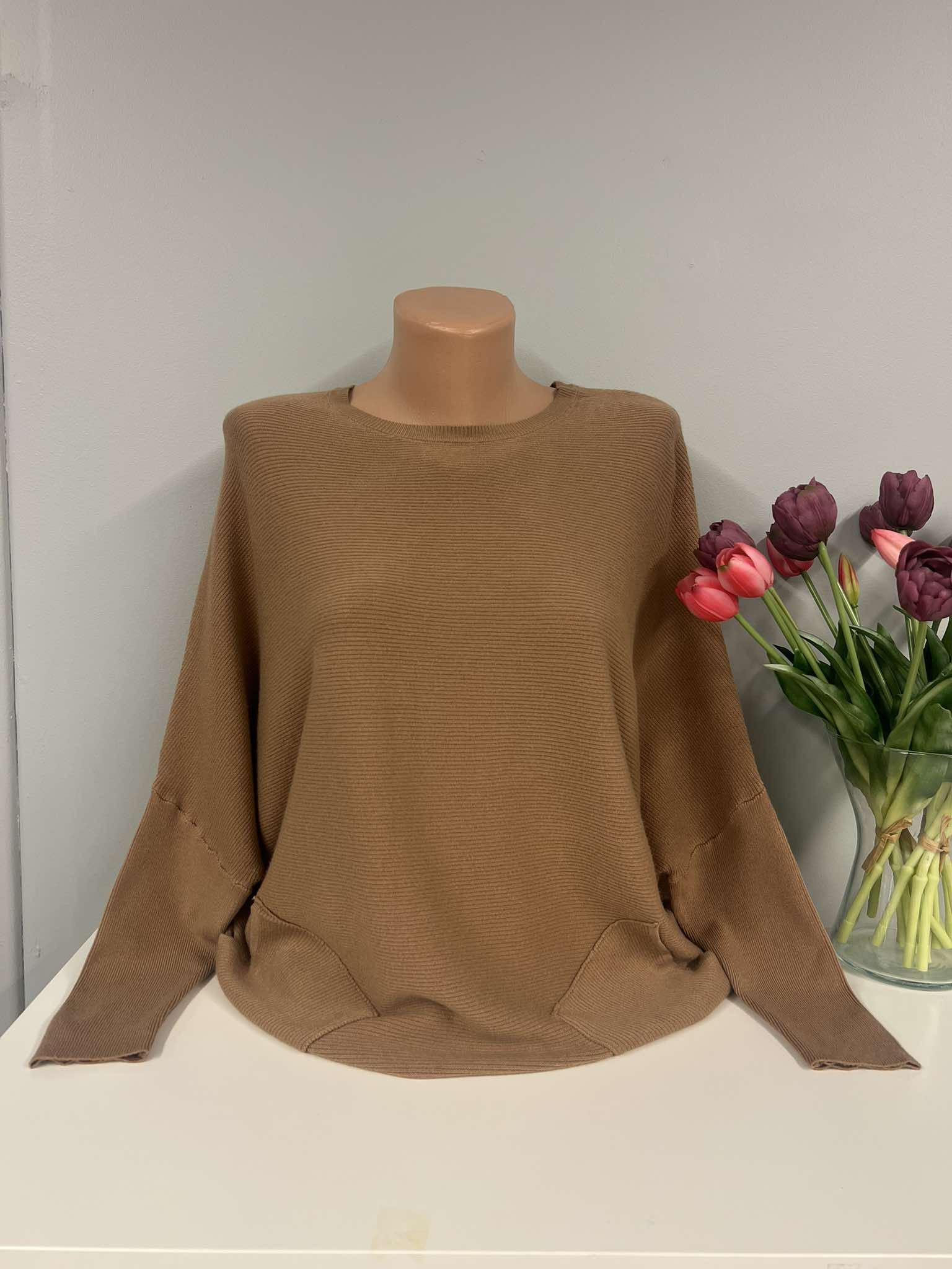 Rudas megztinis krūtinei iki 150cm