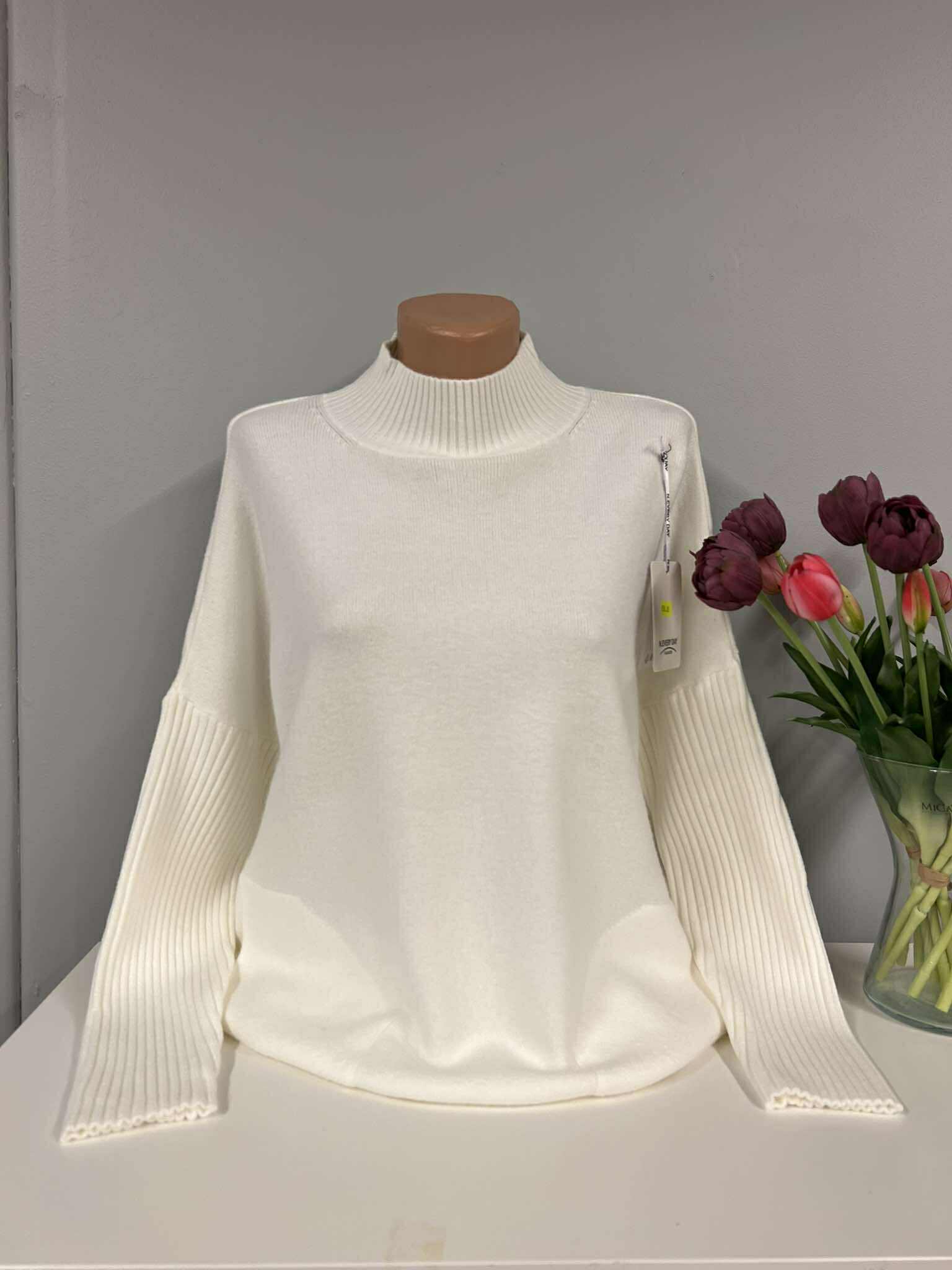 Baltas megztinis L/XL krūtinei iki 140cm