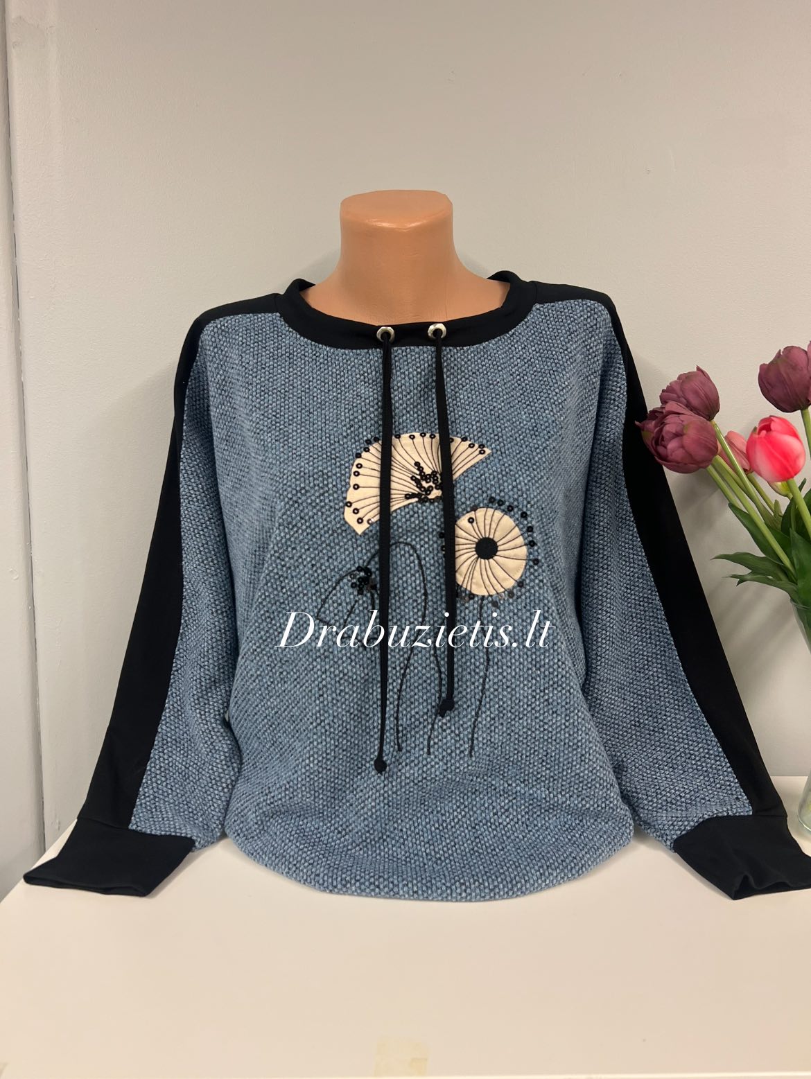 Melsvas megztinis 42 dydis