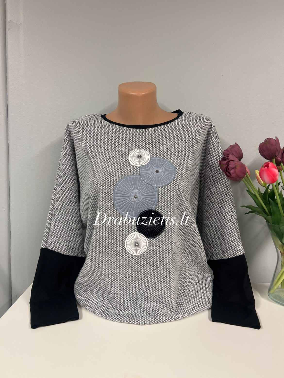 Pilkas megztinis 48,50 dydžiai