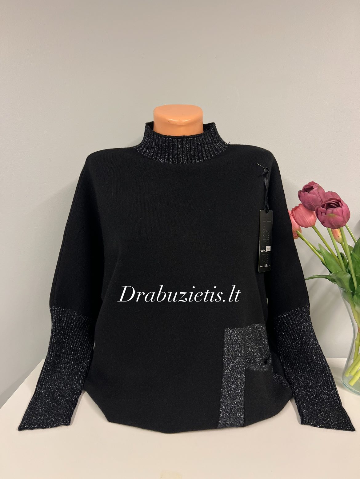 Juodas megztinis krūtinei L/XL iki 126cm