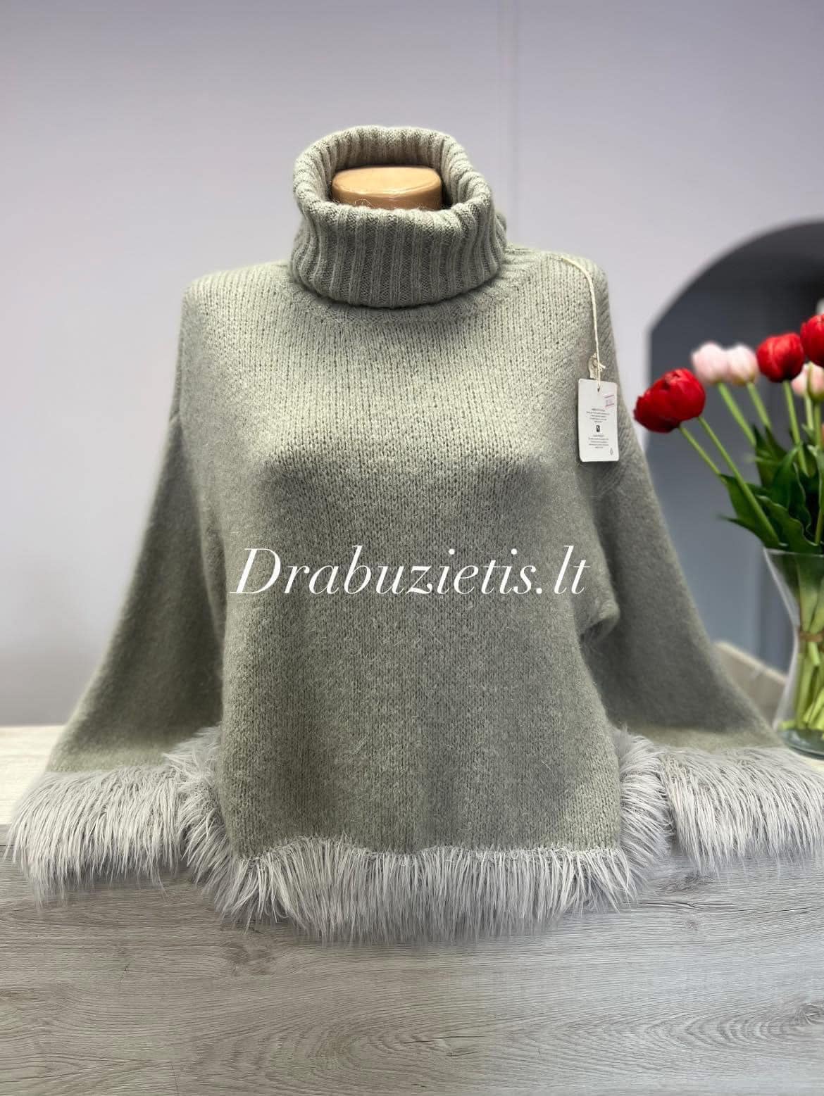 Šviesus golfas krūtinei iki 120cm