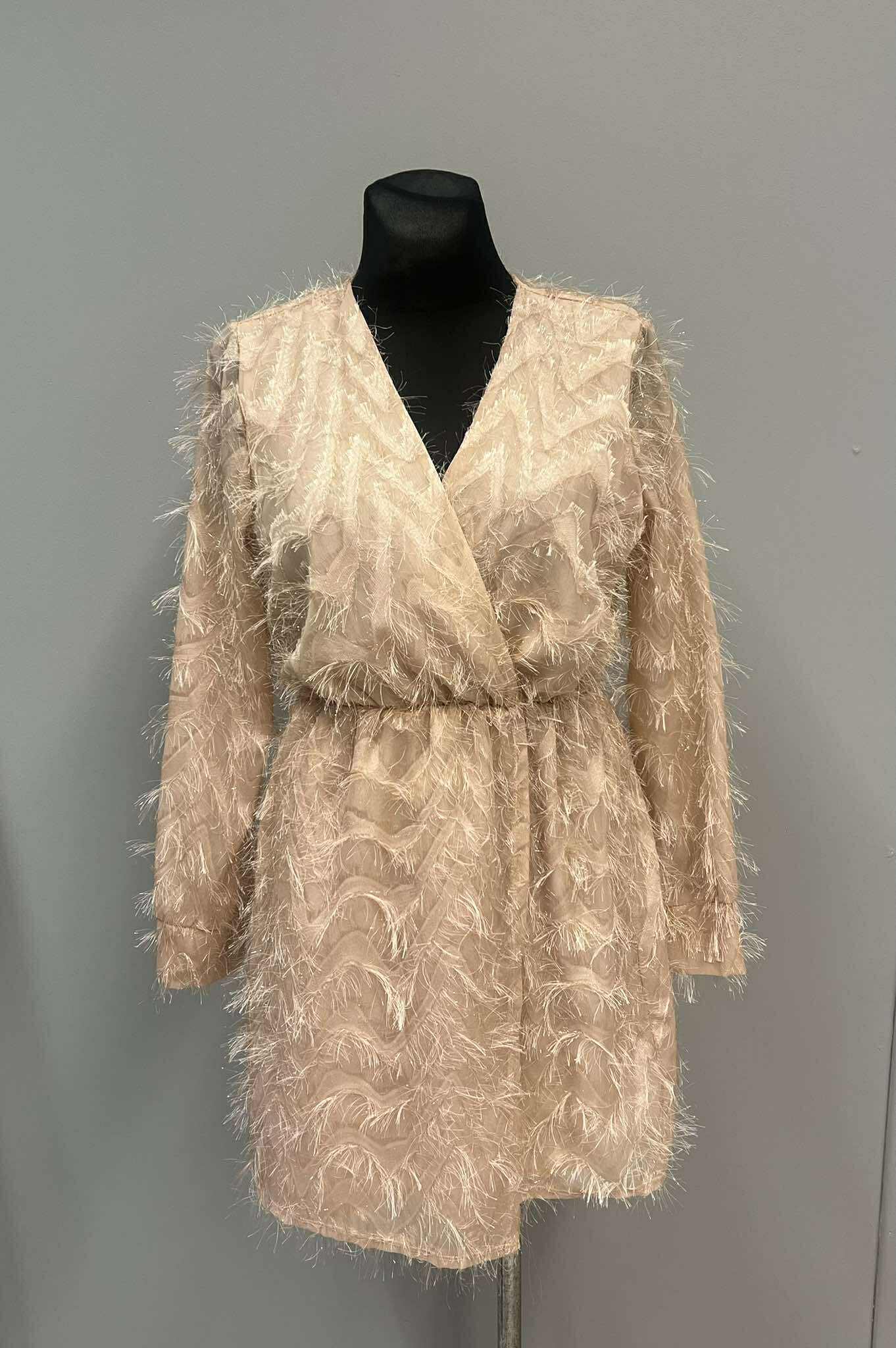 Šampano spalvos suknelė krūtinei iki 100cm