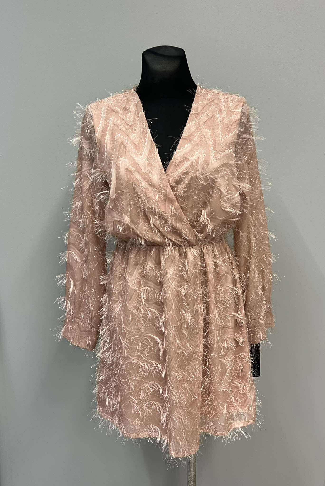 Švelniai rožinė suknelė krūtinei iki 100cm