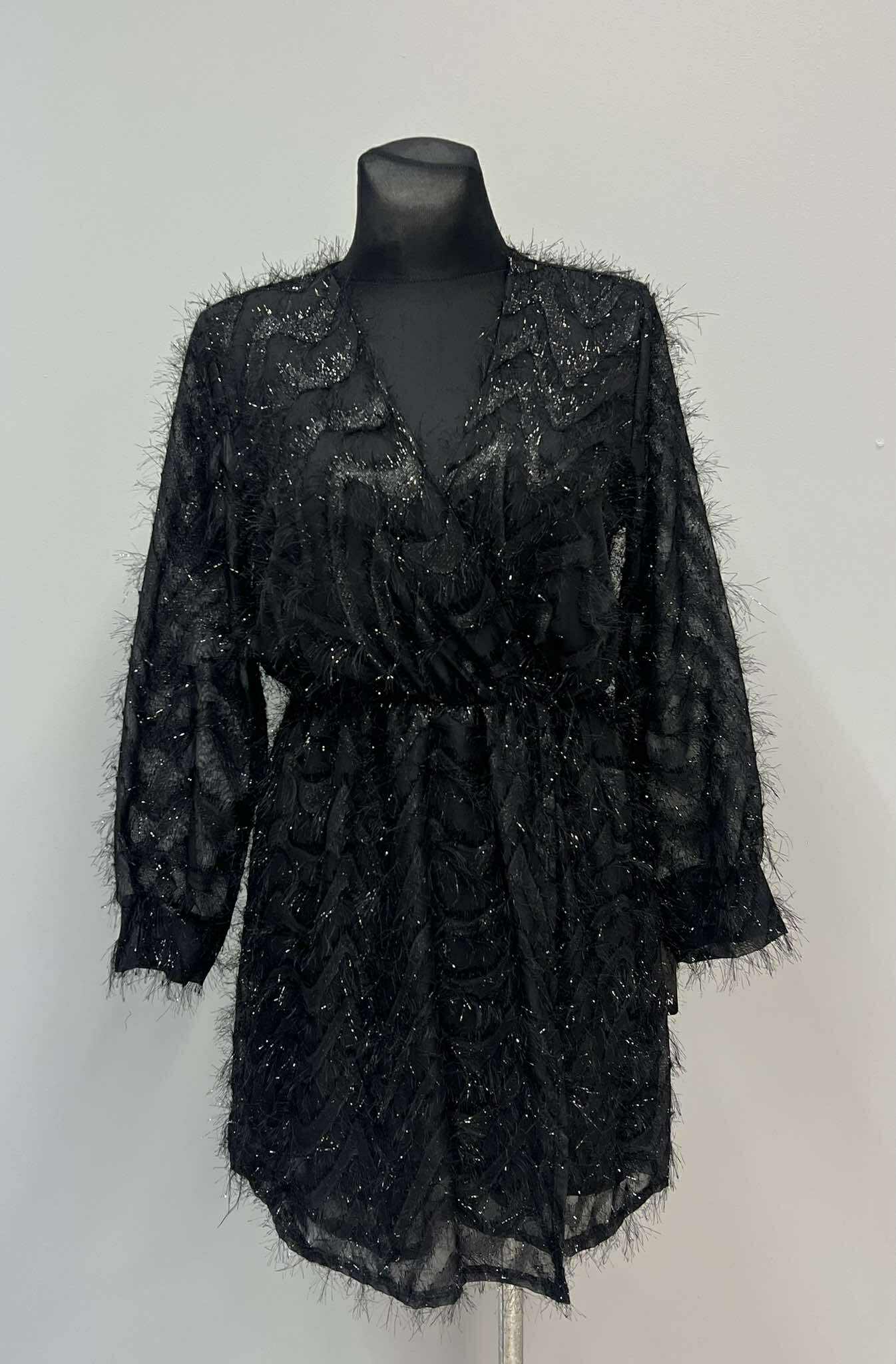 Juoda suknelė krūtinei iki 100cm