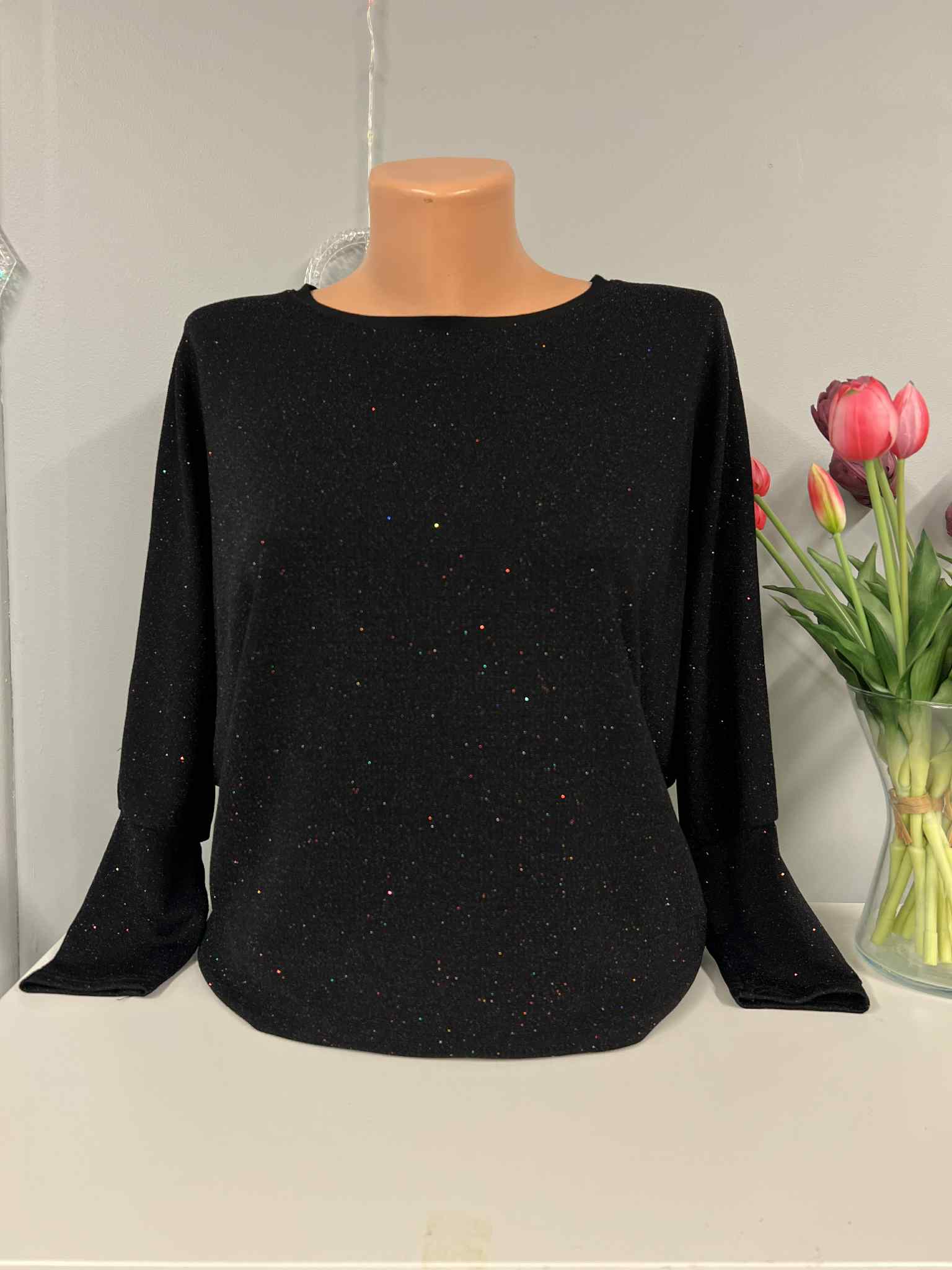 Juoda blizgi palaidinė  42,44,46,48,50,52