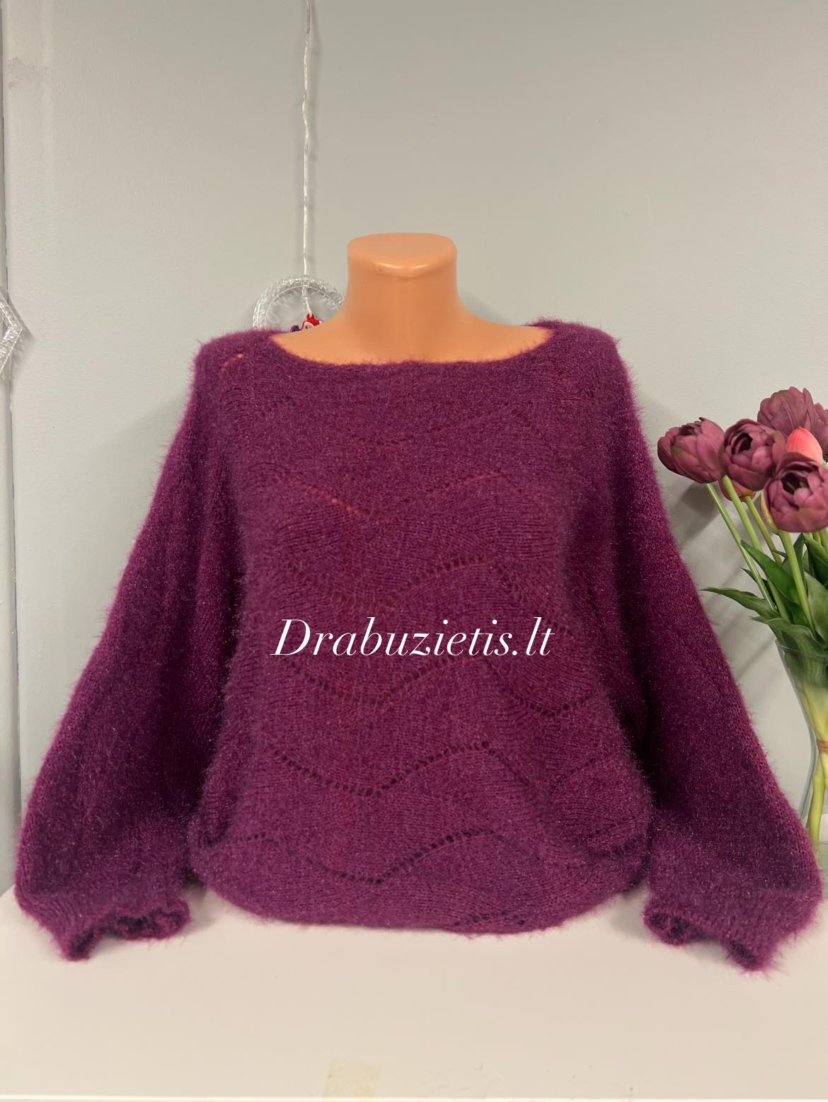 Avietinės spalvos megztinis krūtinei iki 130cm