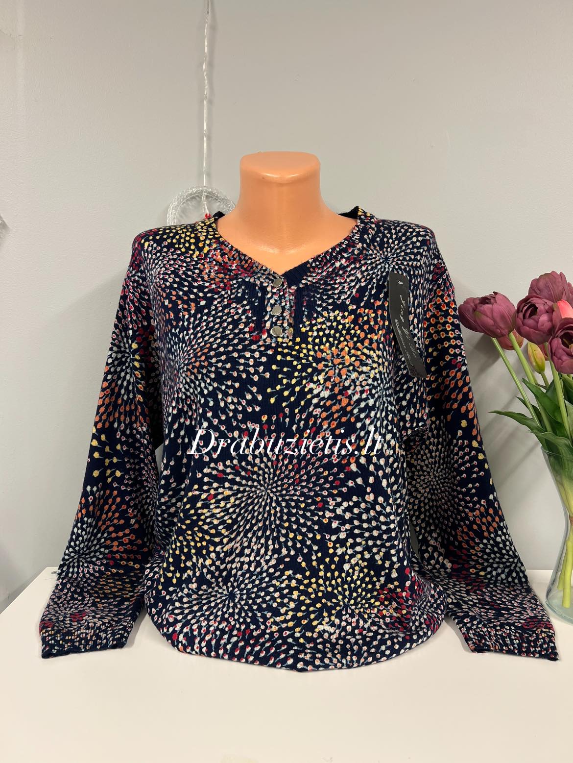 Margas megztinis krūtinei iki 115cm