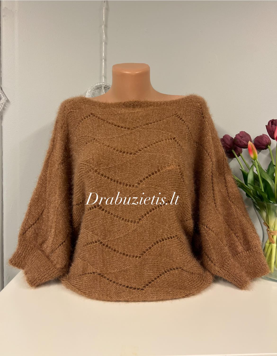 Karamelinės spalvos megztinis krūtinei iki 130cm