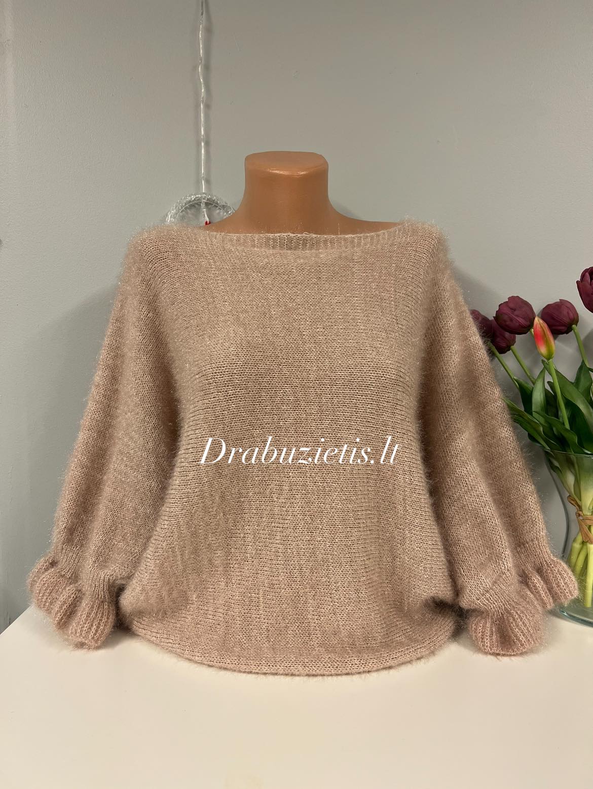 Smėlio spalvos megztinis krūtinei iki 125cm