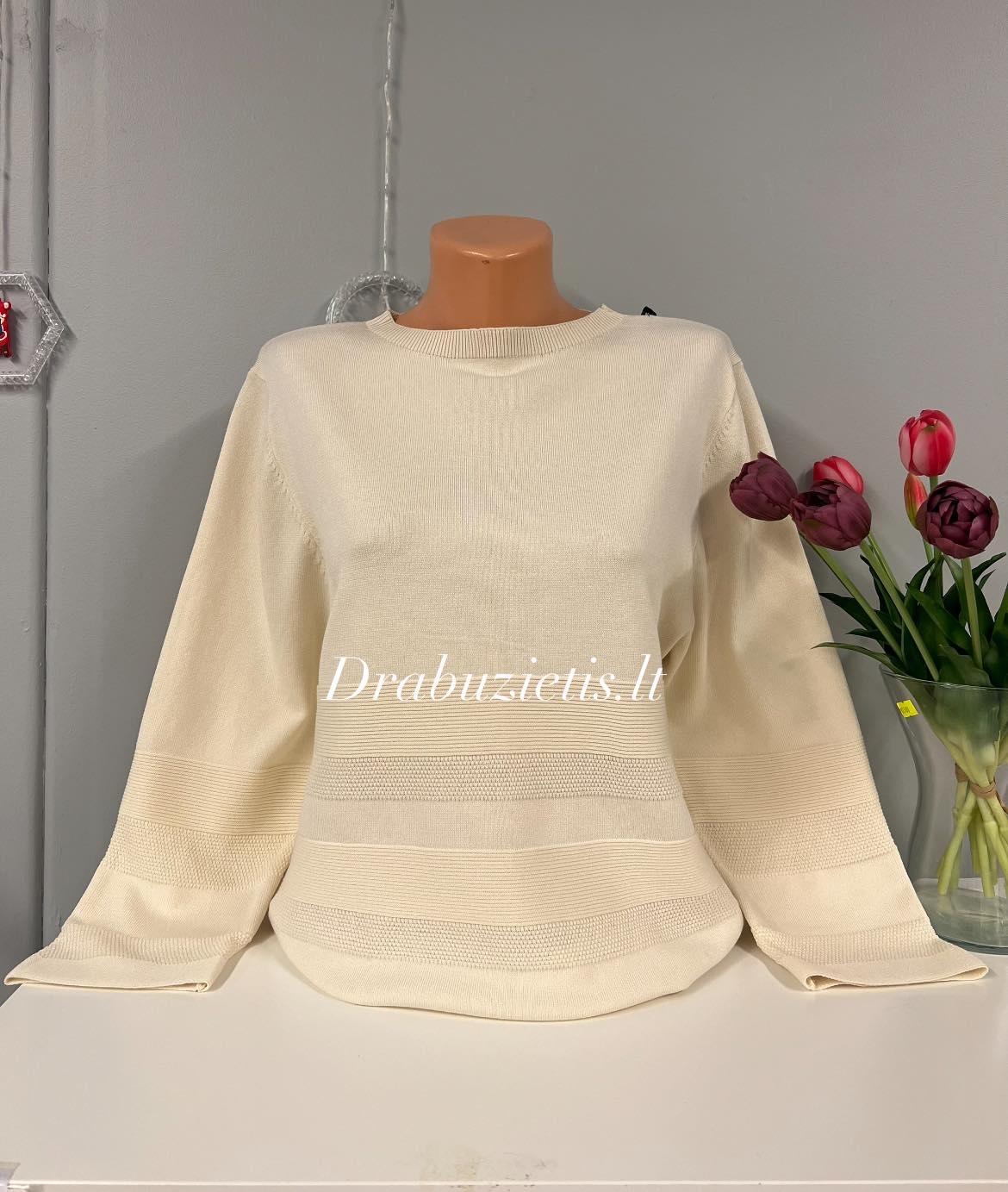 Šviesus megztinis L/XL krūtinei iki 112cm