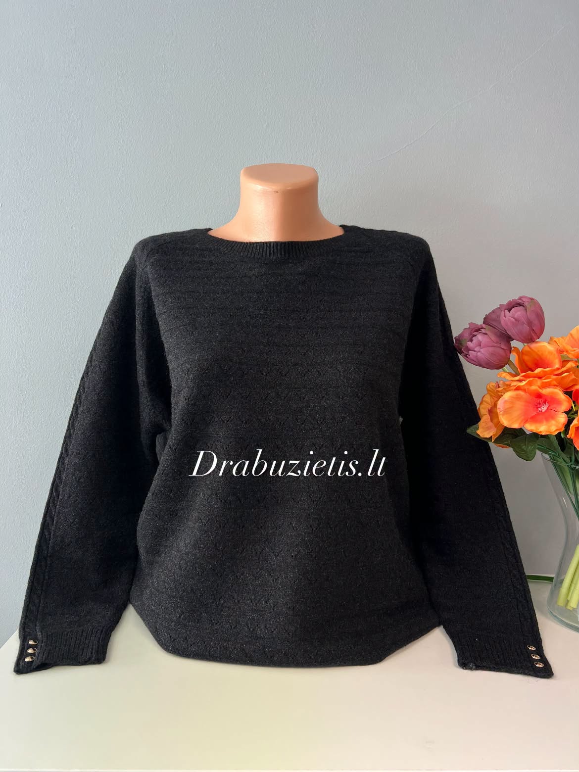 Juodas megztinis L/XL krūtinei iki 128cm